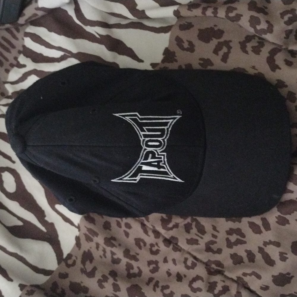 TAPOUT KIDS FITTED BLACK HAT/ AVERAGE SIZE HEAD FOR 12-14 YR OLD